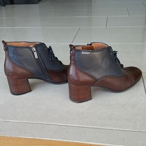 Pikolinos Two-Tone Brown Navy Leather Ankle Boots, size 39